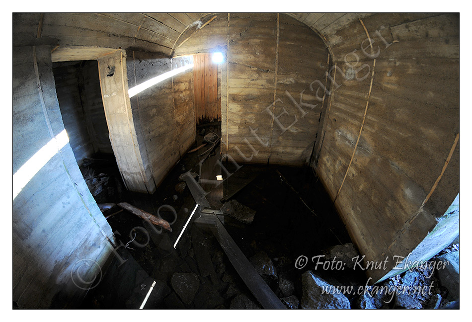 Nok et bilde fra inne i bunkeren.   -  © Foto: Knut Ekanger / www.ekanger.net