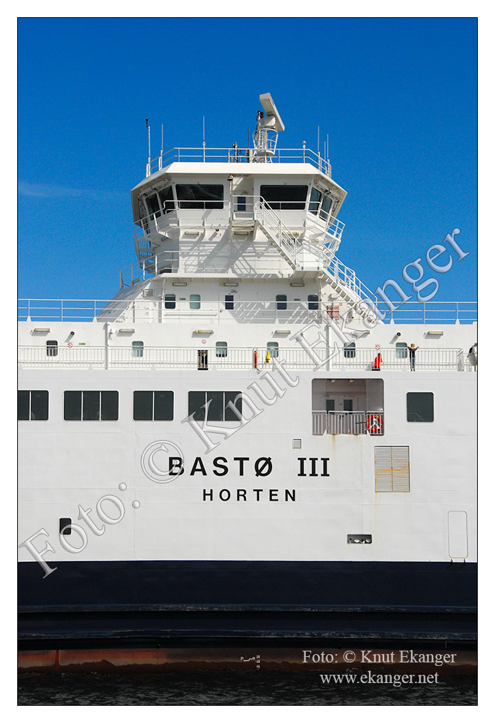 Bast Fosen - Bast 3 er en av flere ferger som gr mellom Horten og Moss over Oslofjorden. Dersom du ikke nsker en matbit i fergens kafeteria s er det en fornyelse  nyte overfarten ute p dekk.