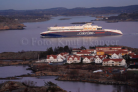 Strrelsen p SuperSpeed 2 synes bedre nr vi fr boligfeltet p Risya i forgrunn - Signalen i Stavern - flott utsiktspunkt -  Foto: Knut Ekanger