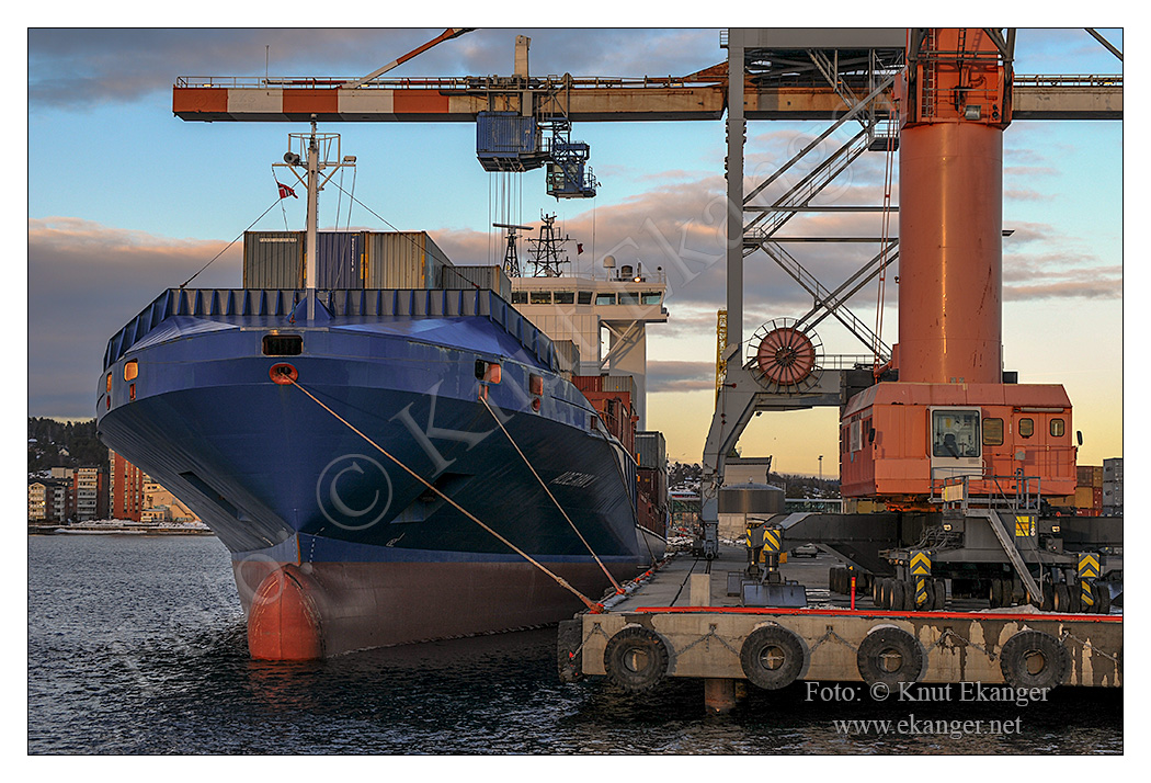 Aldebaran J ved kai, Larvik havn.