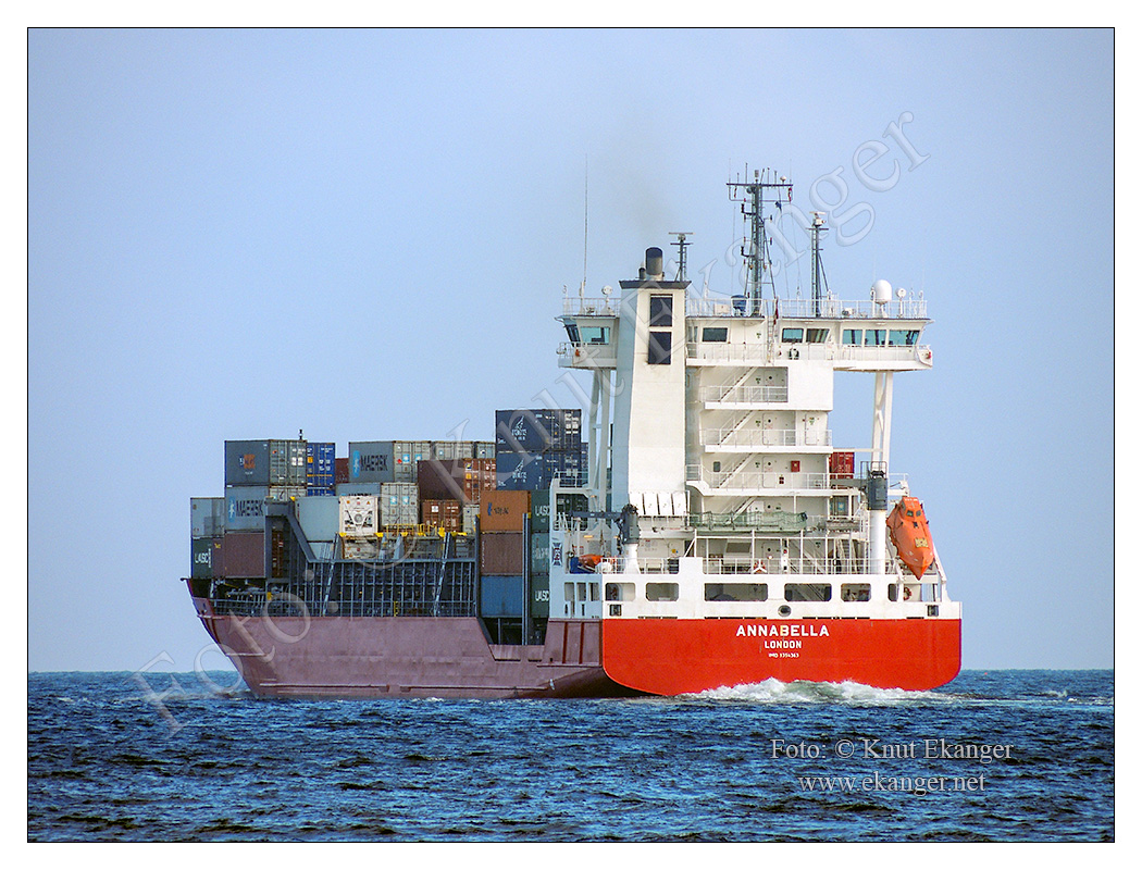Annabella legger fra kai i Larvik havn og forvinner ut Larviksfjorden 16.06.2012.