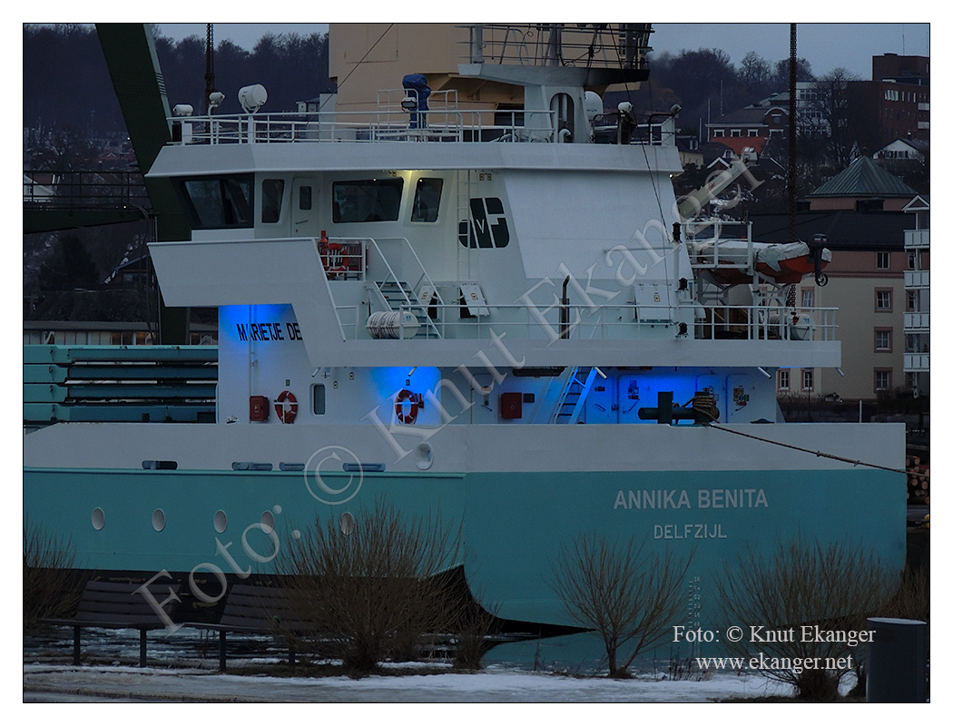 Annika Benita ved kai i kanalen, Larvik havn - februar 2013