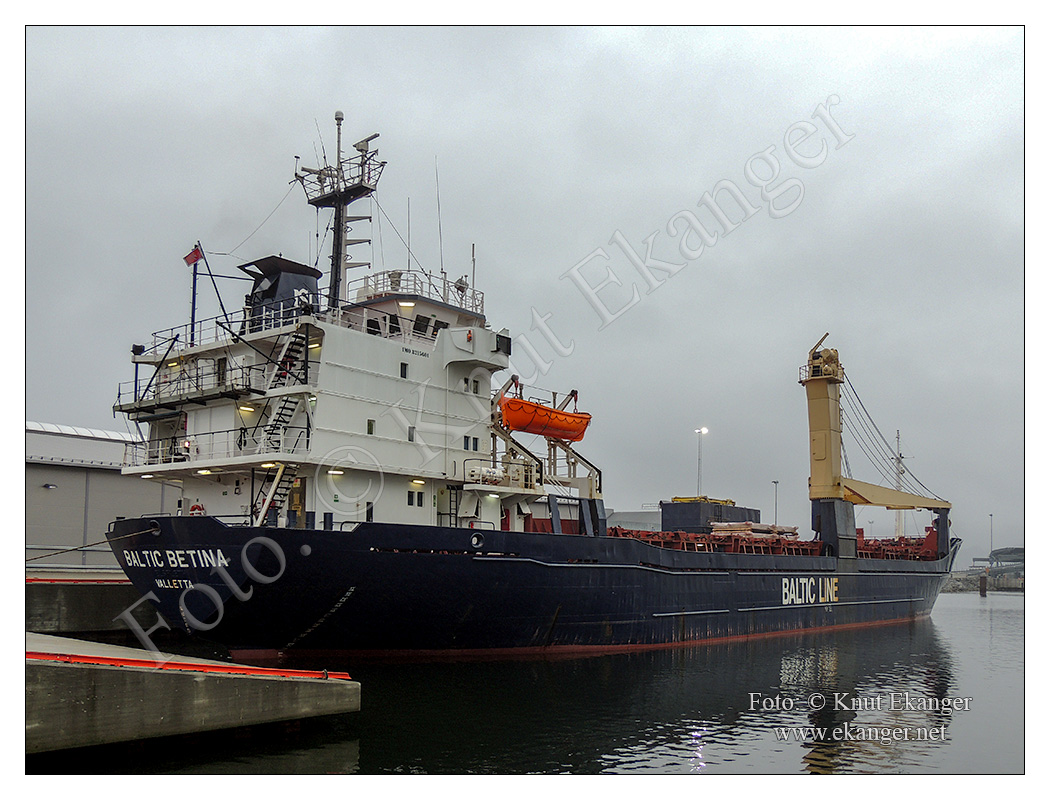 Baltic Betina  inn / ut Larviksfjorden og ved kai i Larvik havn.  -  2012 / 2013