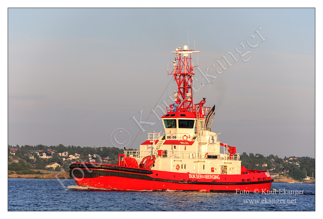 Belos i Larviksfjorden ved Larvik havn. August 2011.